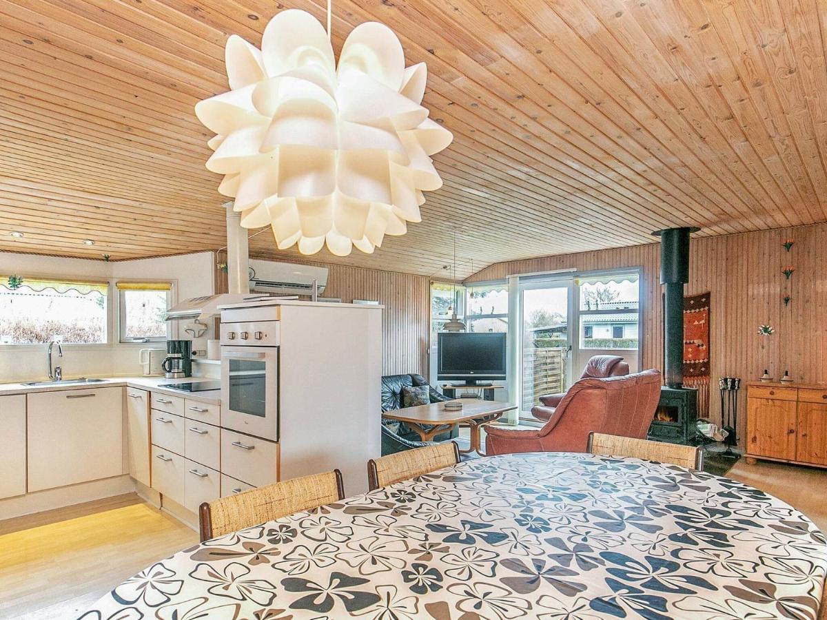 8 Person Holiday Home In Hesselager Room photo
